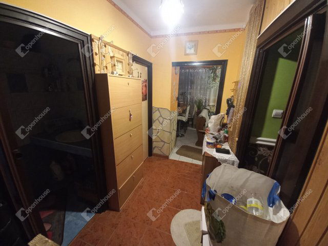 Eladó téglalakás, Sásdon 18 M Ft, 2 szobás