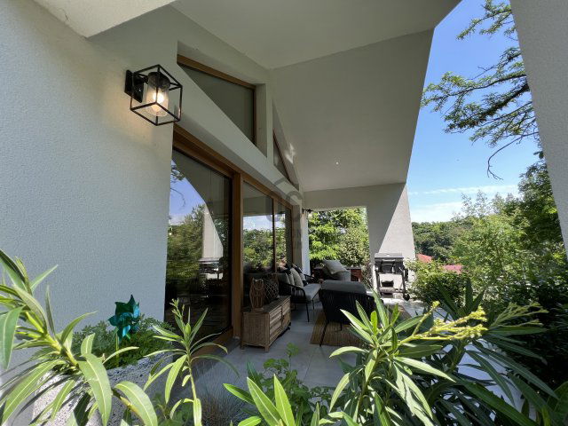 Eladó családi ház, Balatonföldváron 259 M Ft, 4 szobás