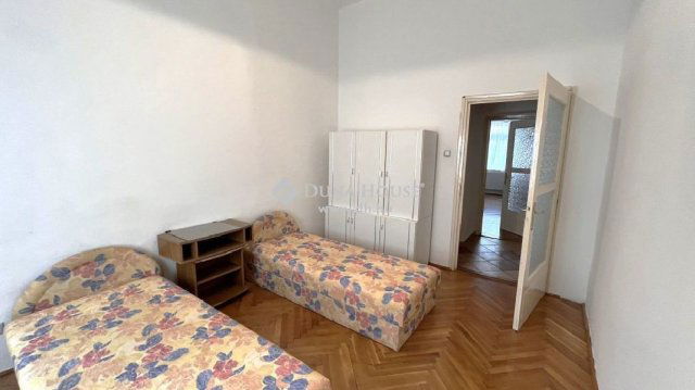 Eladó téglalakás, Szombathelyen 60 M Ft, 4 szobás