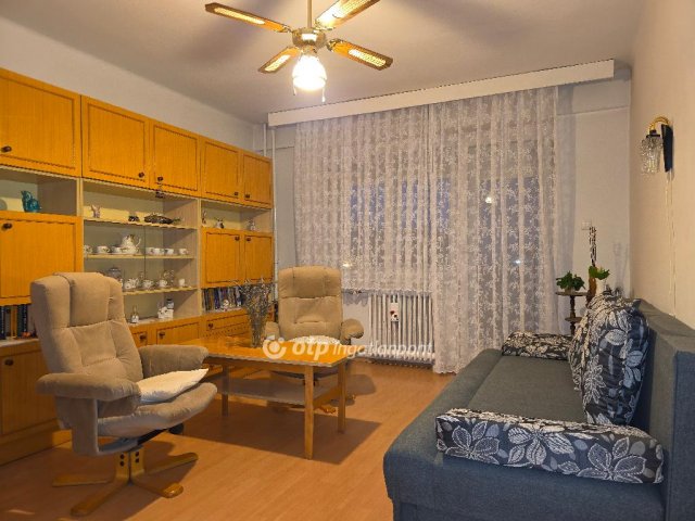 Eladó panellakás, Celldömölkön 19.5 M Ft, 1+1 szobás