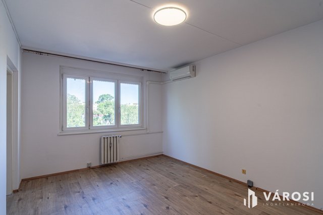 Eladó panellakás, Szegeden 59.9 M Ft, 3 szobás