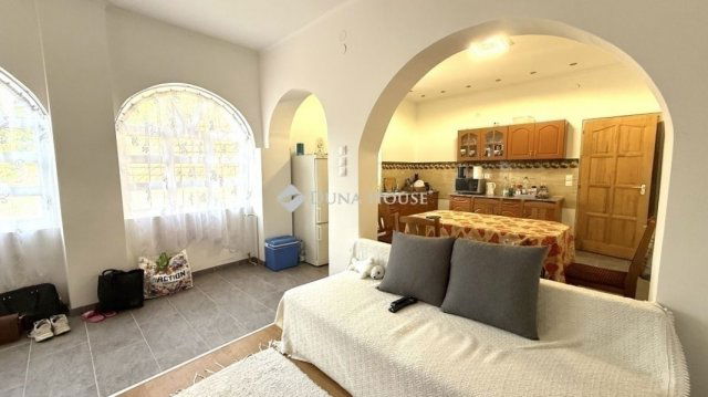 Eladó családi ház, Mendén 69.5 M Ft, 3 szobás