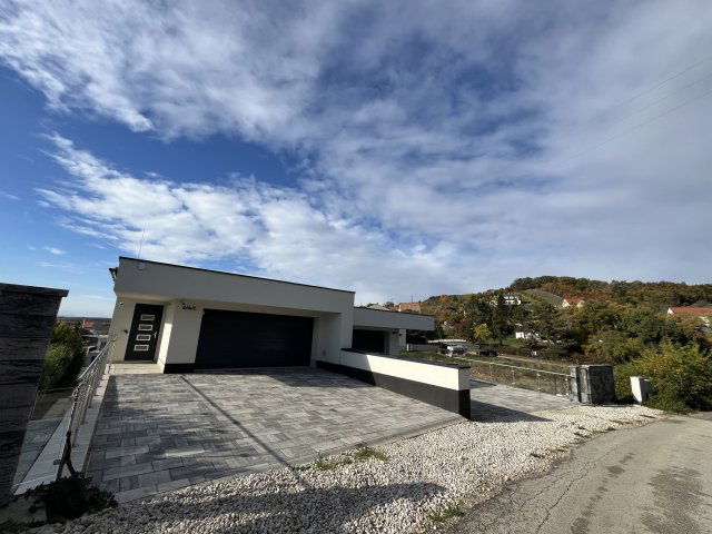 Eladó ikerház, Balatonfüreden, Vázsonyi úton 250 M Ft