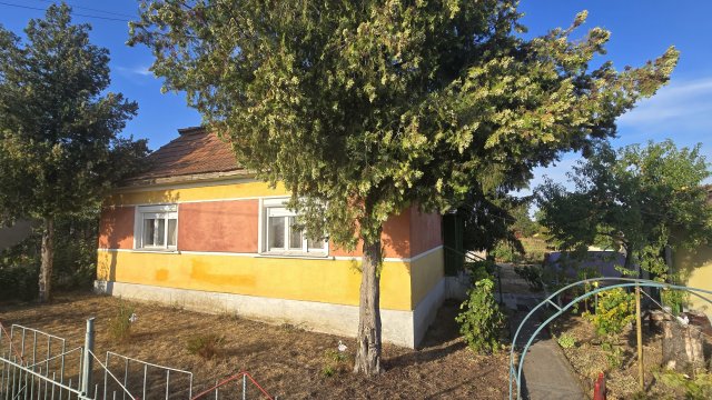Eladó családi ház, Nagyvenyimen, Iskola utcában 21.9 M Ft