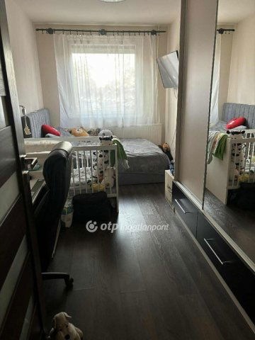 Eladó panellakás, Debrecenben 64.9 M Ft, 2 szobás