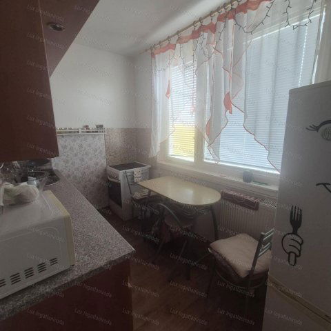 Eladó panellakás, Oroszlányban 32.9 M Ft, 2 szobás