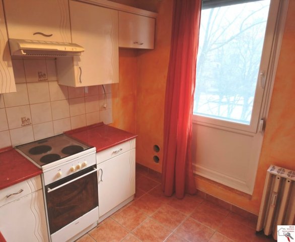 Eladó panellakás, Pécsett 49.9 M Ft, 3 szobás