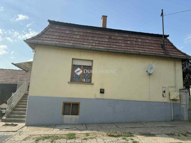 Eladó családi ház, Sárisápon 39.9 M Ft, 3 szobás