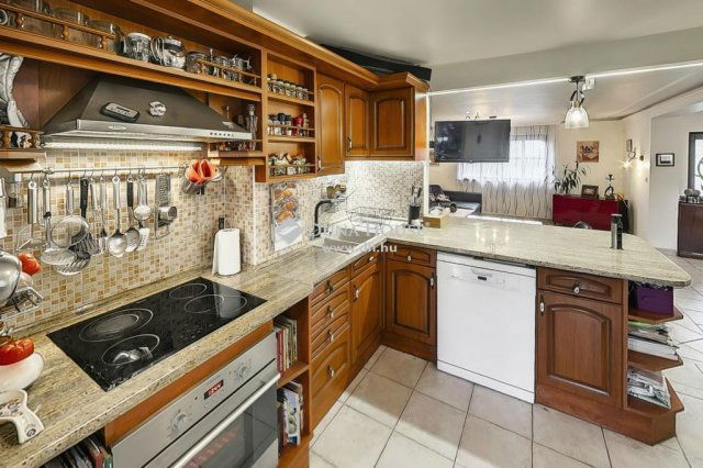 Eladó családi ház, Kecskeméten 125 M Ft, 6 szobás