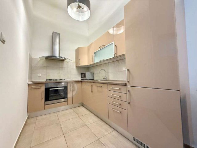 Eladó téglalakás, Budapesten, V. kerületben, Akadémia utcában