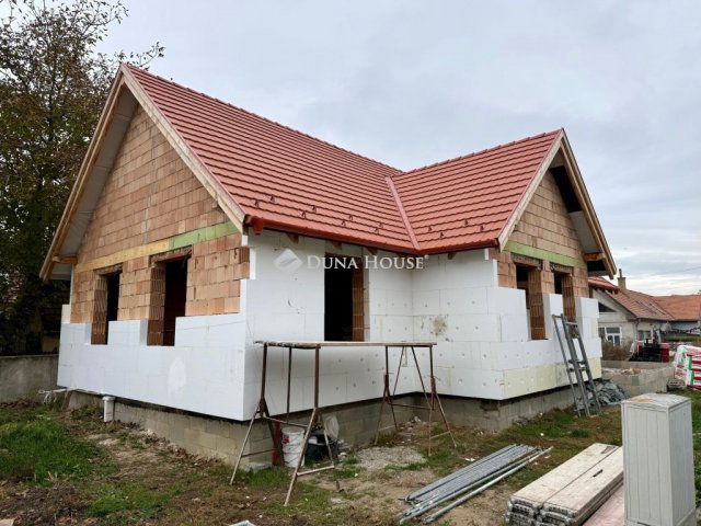 Eladó családi ház, Nemesvámoson 109 M Ft, 4 szobás