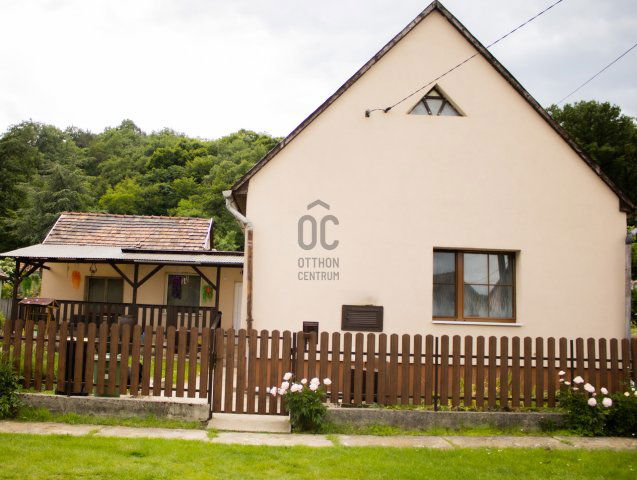 Eladó családi ház, Szárligeten 64.99 M Ft, 5 szobás