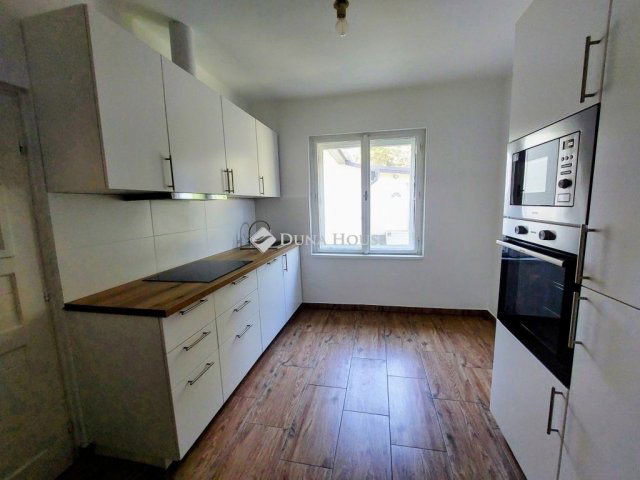 Eladó családi ház, Pencen 75 M Ft, 3 szobás