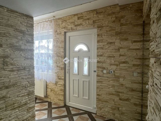 Eladó családi ház, Karácsondon 49.9 M Ft, 3 szobás