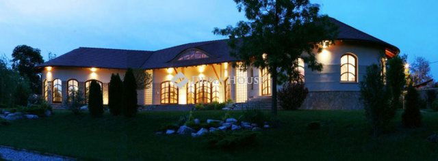 Eladó családi ház, Herceghalomon 456.9 M Ft, 5 szobás