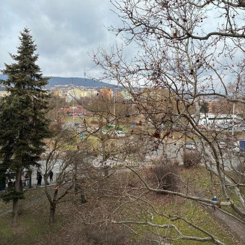 Eladó panellakás, Pécsett 64.9 M Ft, 2 szobás