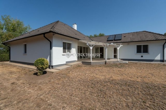 Eladó családi ház, Bábolnán 139 M Ft, 5 szobás