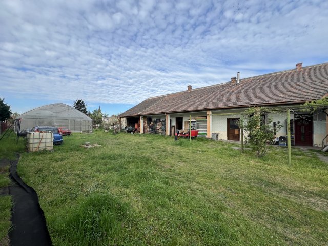 Eladó családi ház, Budapesten, XV. kerületben 109.9 M Ft