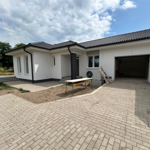 Eladó ikerház, Nyíregyházán 83 M Ft, 1+3 szobás