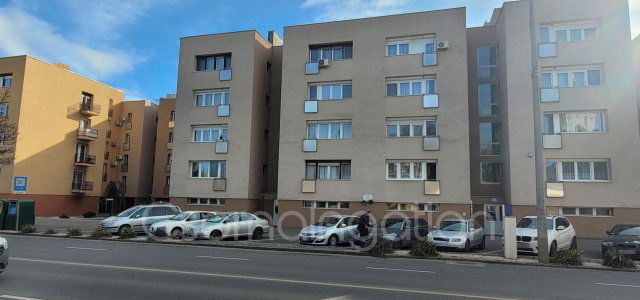 Eladó téglalakás, Csornán 37.8 M Ft, 2 szobás