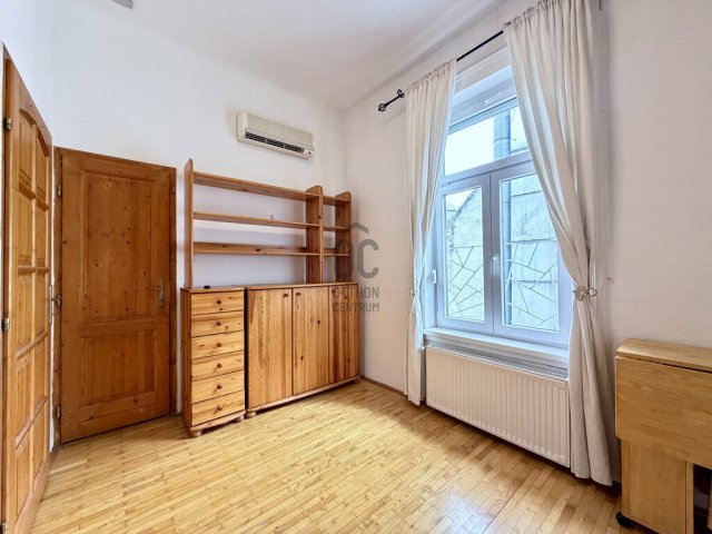 Eladó téglalakás, Budapesten, I. kerületben 54.9 M Ft, 1 szobás