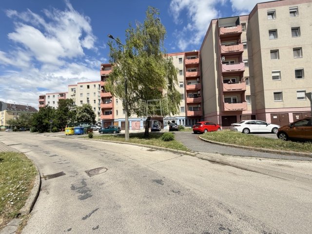 Eladó panellakás, Székesfehérvárott 63 M Ft, 1+3 szobás