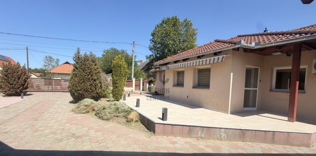 Eladó családi ház, Szadán 164 M Ft, 6 szobás