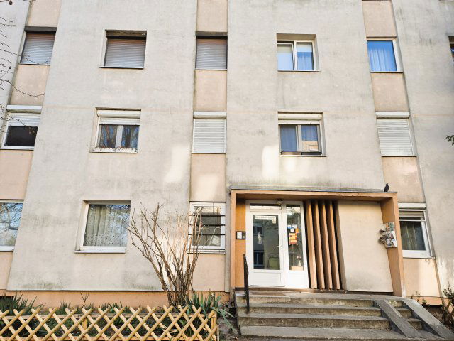 Eladó panellakás, Székesfehérvárott 51.9 M Ft, 1+3 szobás