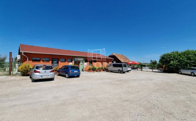 Eladó üzlethelyiség, Székesfehérvárott 65 M Ft