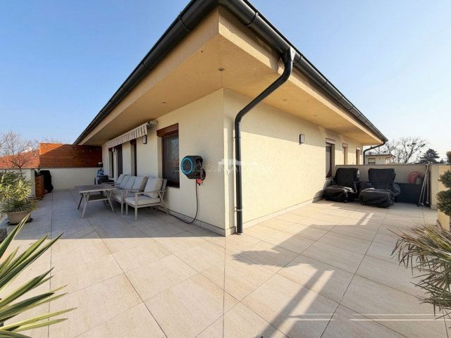 Eladó téglalakás, Szombathelyen 74.99 M Ft, 3 szobás