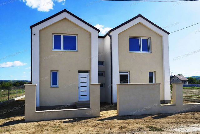 Eladó ikerház, Vácrátóton 99.9 M Ft, 5 szobás