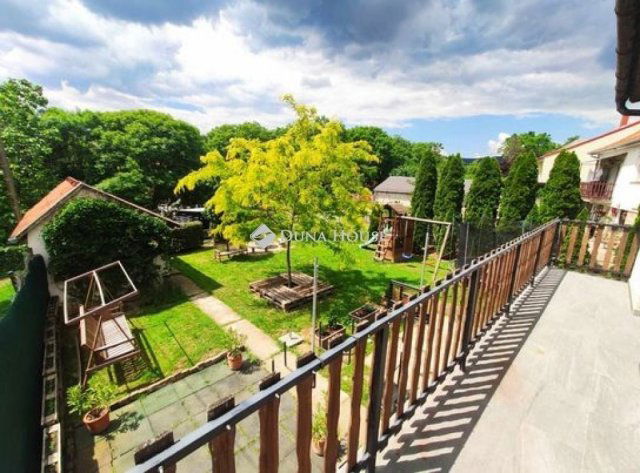 Eladó családi ház, Pécsett 169 M Ft, 5 szobás