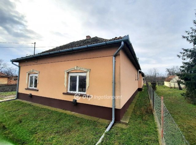 Eladó családi ház, Jászkarajenőn 28.59 M Ft, 2+1 szobás