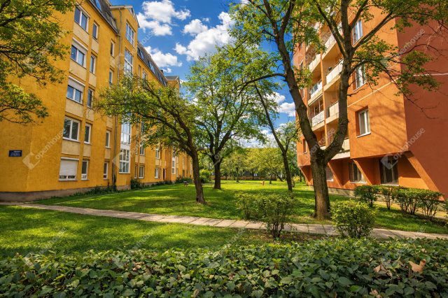 Eladó téglalakás, Székesfehérvárott 71.9 M Ft, 4 szobás