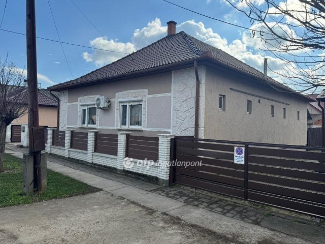 Eladó családi ház, Tiszacsegén 65 M Ft, 8 szobás