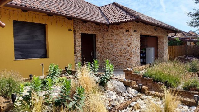Eladó családi ház, Vecsésen 299 M Ft, 3+1 szobás