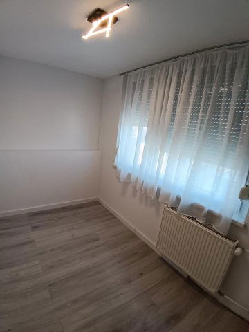 Eladó panellakás, Tatabányán 48.9 M Ft, 2+1 szobás