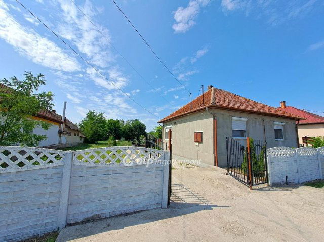 Eladó családi ház, Abonyban 39.9 M Ft, 2 szobás