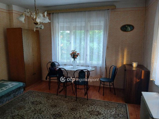 Eladó családi ház, Adácson 35 M Ft, 3 szobás