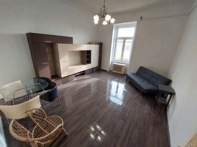 Eladó téglalakás, Budapesten, VII. kerületben, Verseny utcában