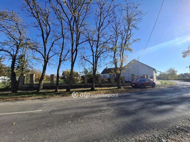 Eladó családi ház, Hencidán 24 M Ft, 5 szobás