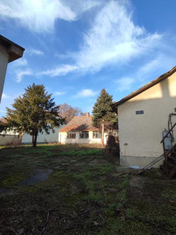 Eladó iroda, Földeákon, Szent László téren 51 M Ft