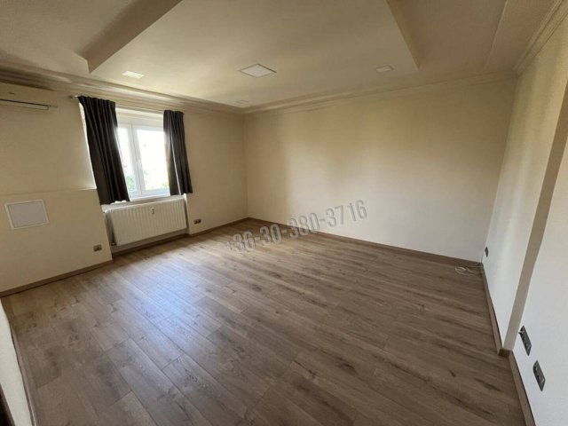 Eladó téglalakás, Dunaújvárosban 25.9 M Ft, 1 szobás