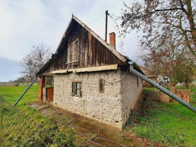 Eladó családi ház, Szolnokon 25 M Ft, 3 szobás