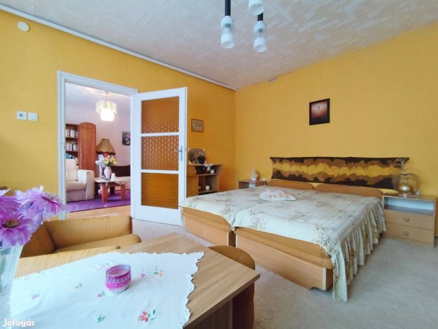 Eladó családi ház, Dombóváron 27 M Ft, 3 szobás