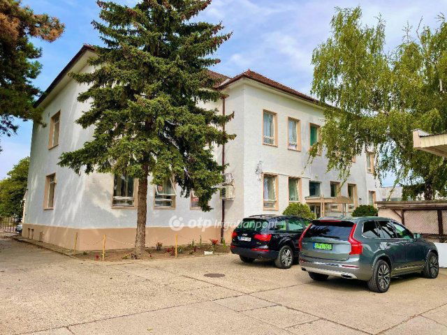 Eladó ipari ingatlan, Mosonmagyaróváron 385 M Ft