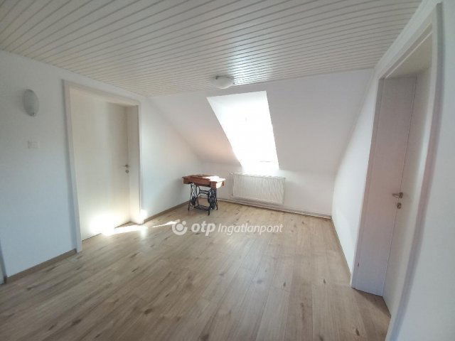 Eladó családi ház, Budapesten, III. kerületben 169 M Ft