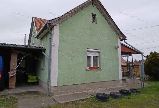 Eladó családi ház, Tiszaföldváron 29.8 M Ft, 3 szobás
