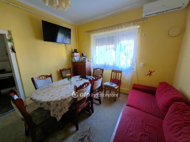 Eladó családi ház, Kisújszálláson 23 M Ft, 2 szobás
