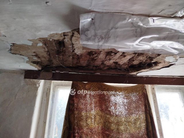 Eladó családi ház, Pécsett 11 M Ft, 3 szobás